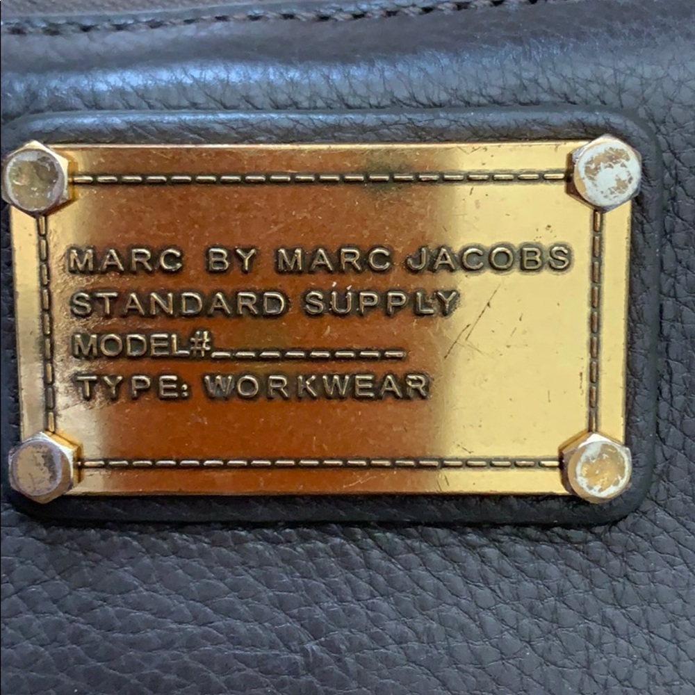 MARC JACOBS leather zip around wallet - Picture 3 of 5